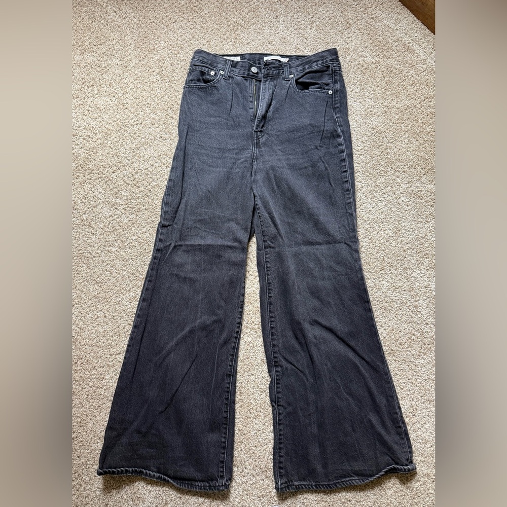 Classic Black Levi’s Loose Flare Women's Jeans